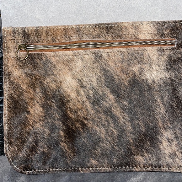 Brindle cow hide side tote - Picture 2 of 6